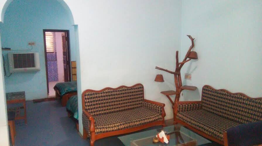 Central Apartment & Hotel, Indore 4